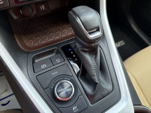 Used 2024 Toyota RAV4 Limited image 22