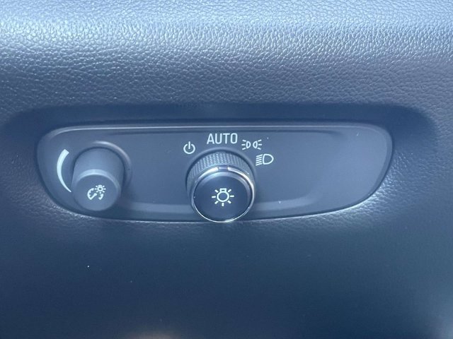 Used 2023 Chevrolet Traverse LT FWD image 25