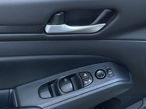 Used 2025 Nissan Altima 2.5 SV image 13