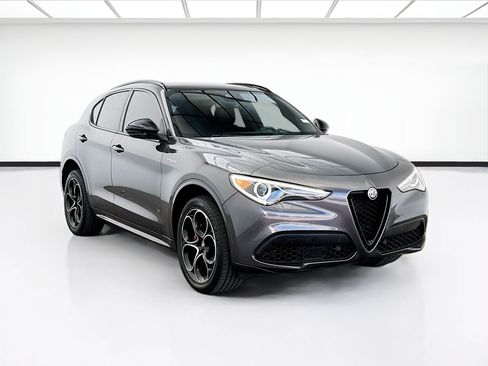Used 2022 Alfa Romeo Stelvio Veloce AWD/4WD image 3