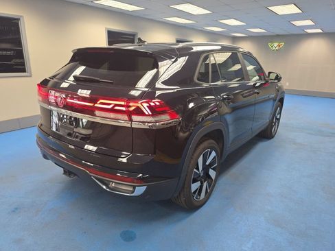 Used 2025 Volkswagen Atlas Cross Sport SE FWD image 3