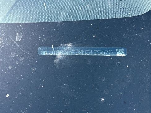 Used 2022 Toyota Prius LE FWD image 3