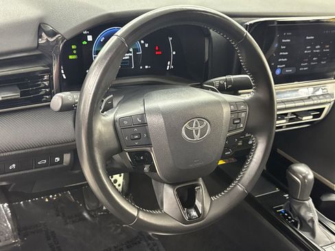 Used 2025 Toyota Camry SE FWD image 28