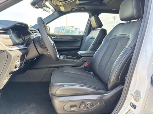 New 2025 Jeep Grand Cherokee L Altitude image 8