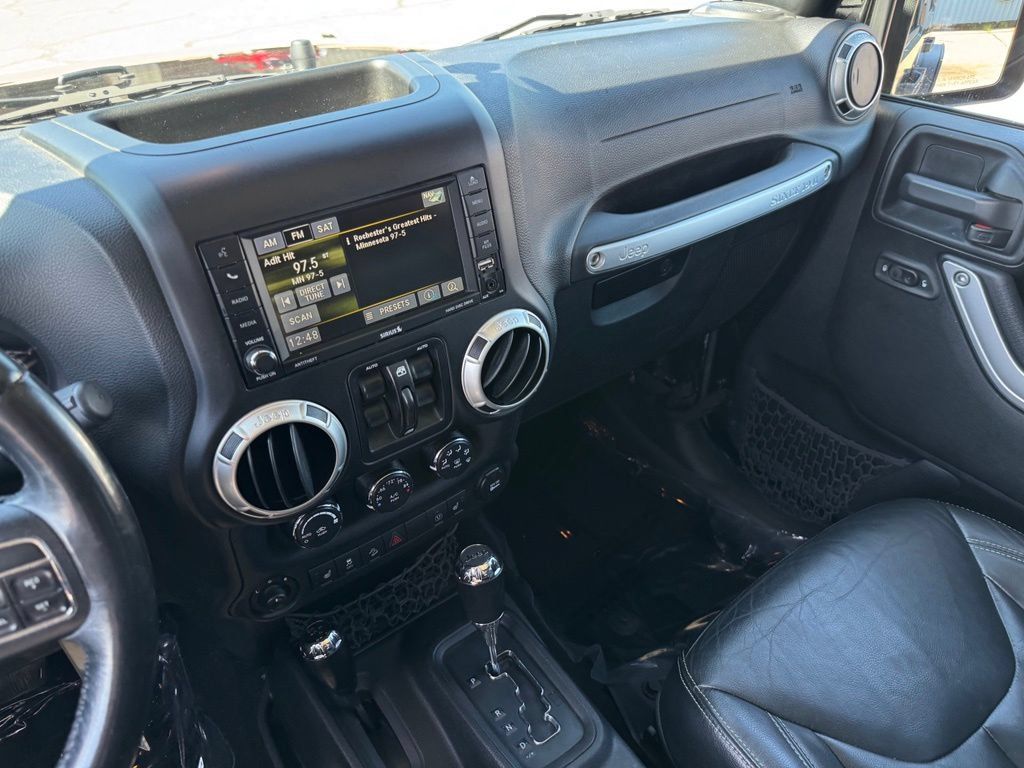 Used 2016 Jeep Wrangler Unlimited Rubicon w/ Dual Top Group AWD/4WD image 22