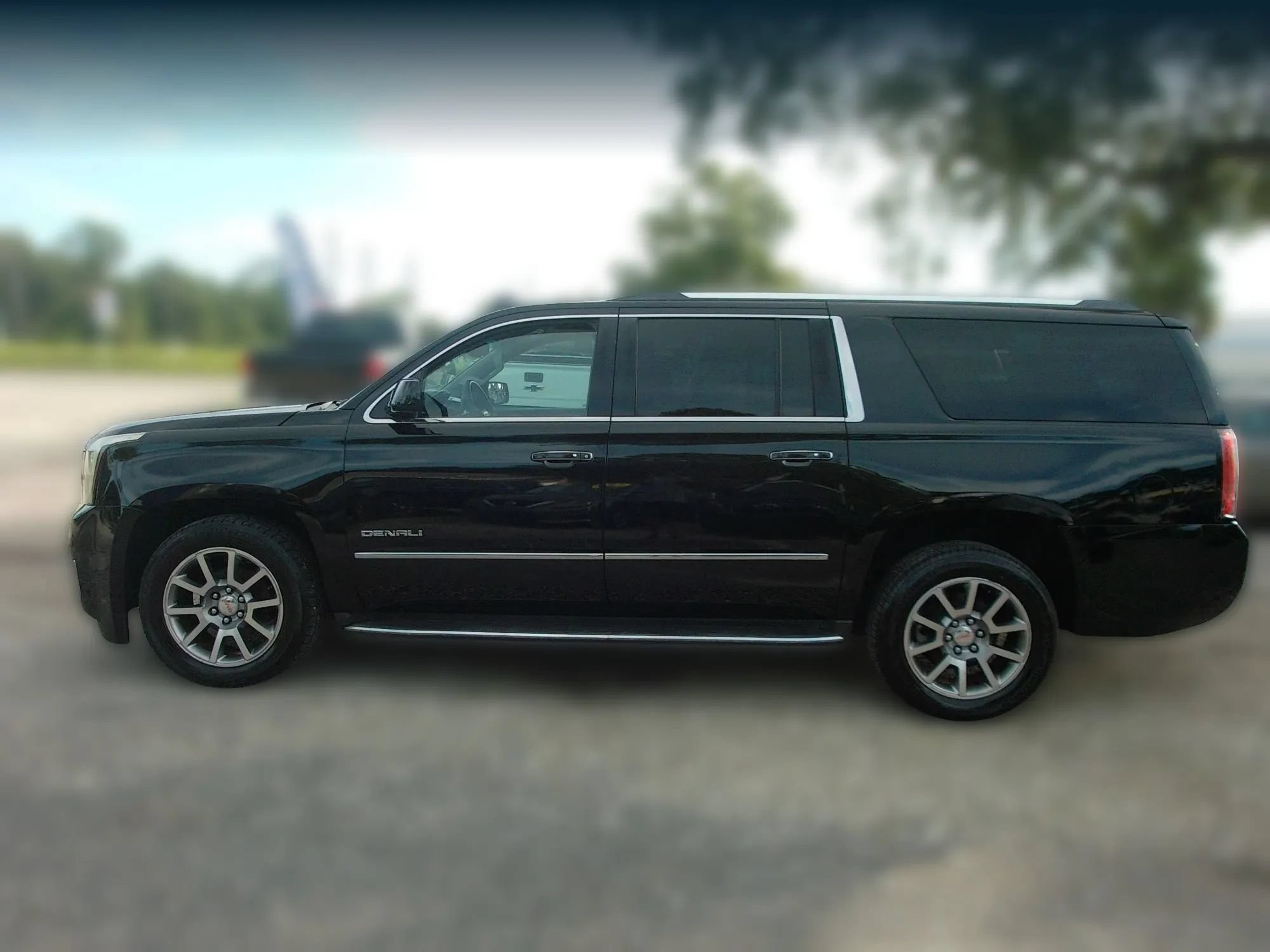 Used 2015 GMC Yukon XL Denali w/ Open Road Package RWD image 9