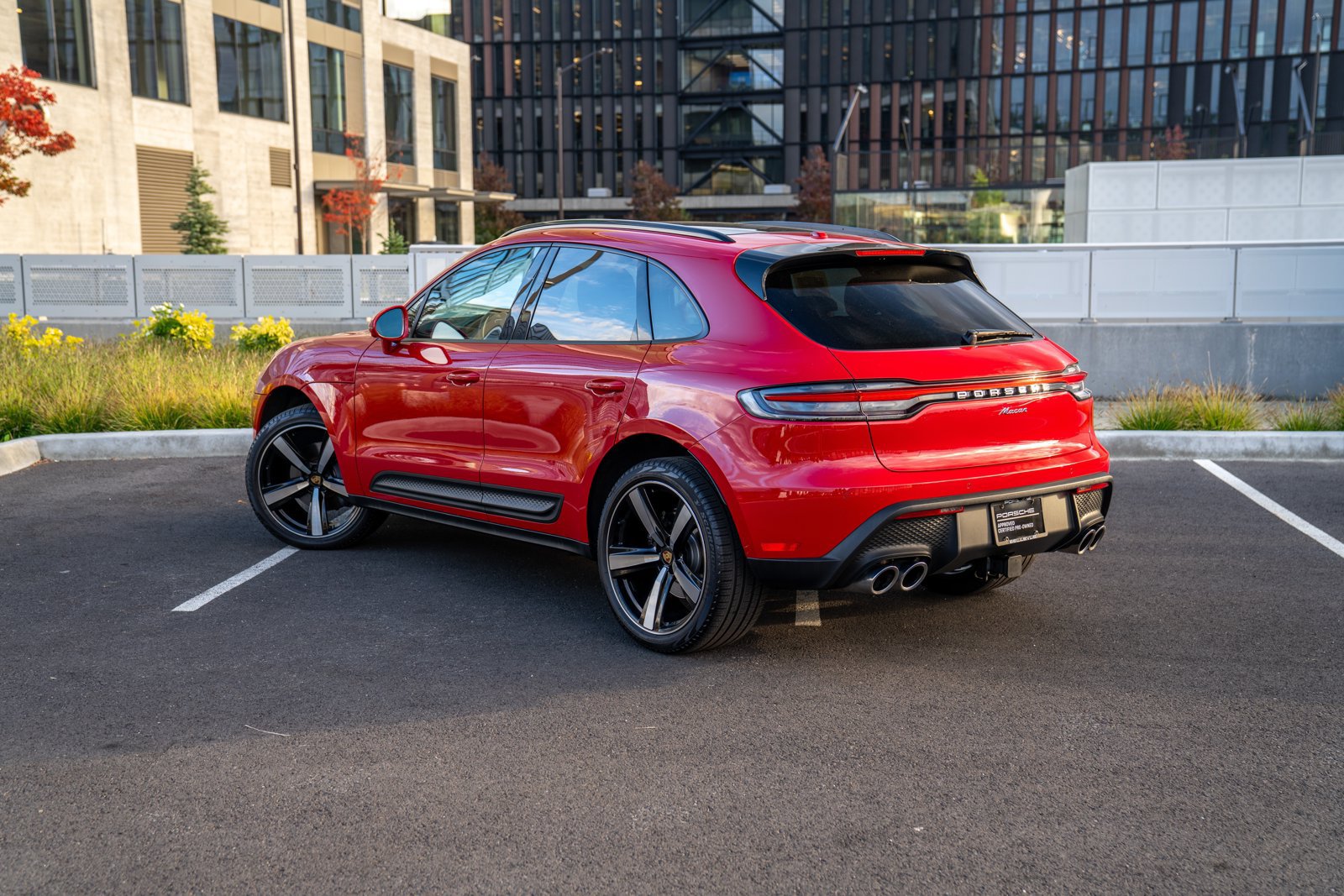 Certified 2026 Porsche Macan AWD/4WD image 3