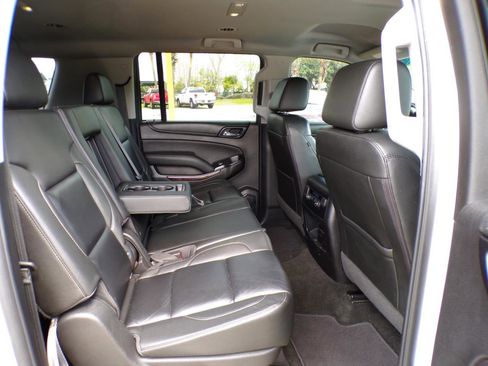 Used 2018 Chevrolet Suburban LT image 31
