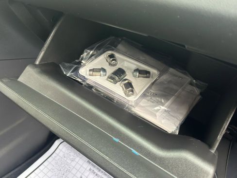 Used 2021 Chevrolet Equinox LT image 32