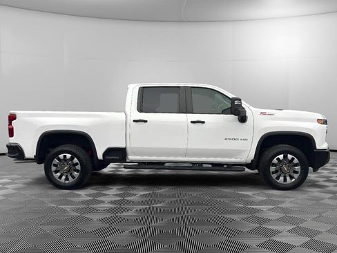 Used 2024 Chevrolet Silverado 2500 Custom w/ Custom Value Package image 6