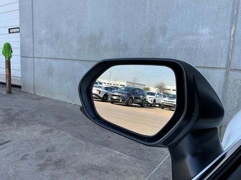 Used 2018 Toyota Camry SE image 17