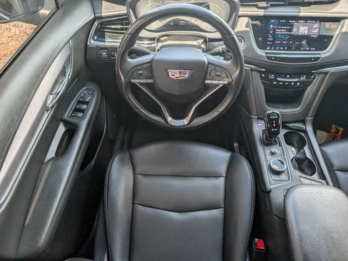 Used 2022 Cadillac XT6 Luxury FWD image 7