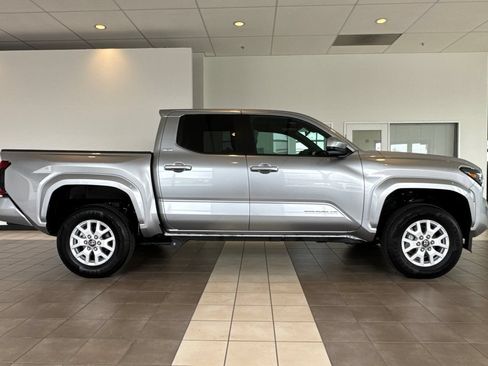 Certified 2025 Toyota Tacoma SR5 AWD/4WD image 3