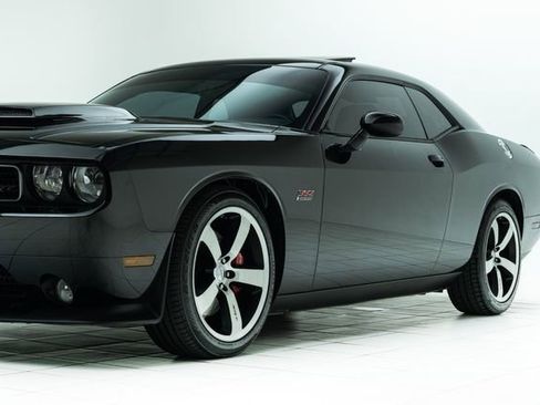 Used 2012 Dodge Challenger SRT8 w/ Premium Sound Group image 9