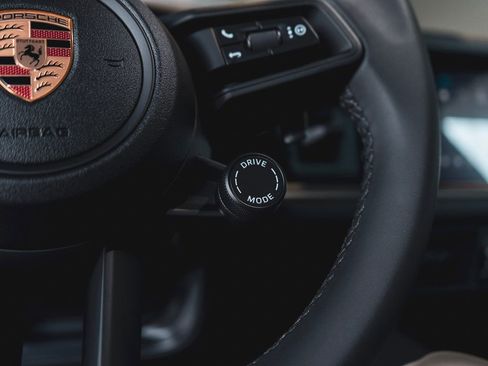 New 2025 Porsche Cayenne image 22