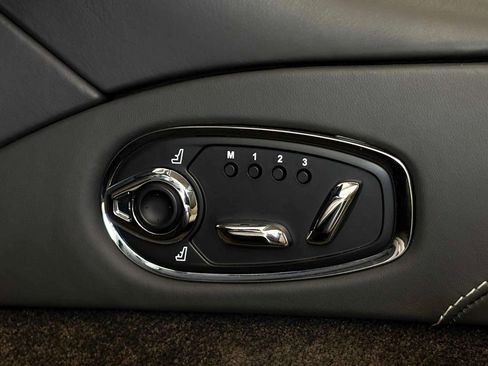 Used 2022 Aston Martin DB11 Coupe RWD image 16