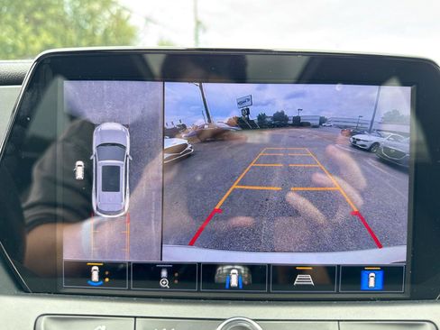 Used 2021 Chevrolet Blazer LT w/ Sound & Technology Package FWD image 12