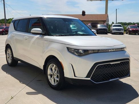 Used 2023 Kia Soul LX w/ LX Technology Package FWD image 8
