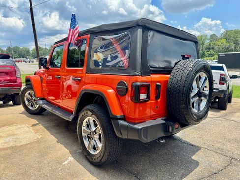 Used 2018 Jeep Wrangler Unlimited Sahara AWD/4WD image 9