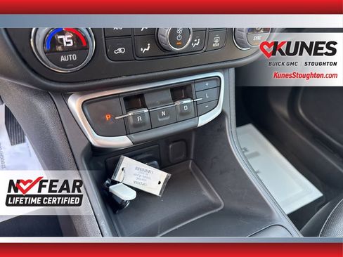 Used 2024 GMC Terrain SLT AWD/4WD image 34