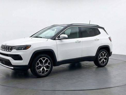 Used 2025 Jeep Compass Limited AWD/4WD image 3