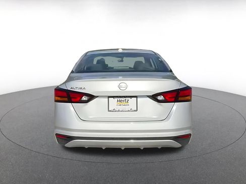 Used 2025 Nissan Altima 2.5 SV FWD image 11