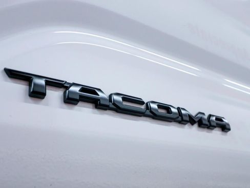 Used 2025 Toyota Tacoma TRD Sport AWD/4WD image 33