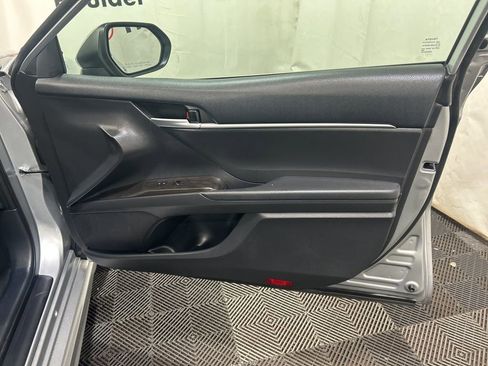 Used 2024 Toyota Camry SE image 11