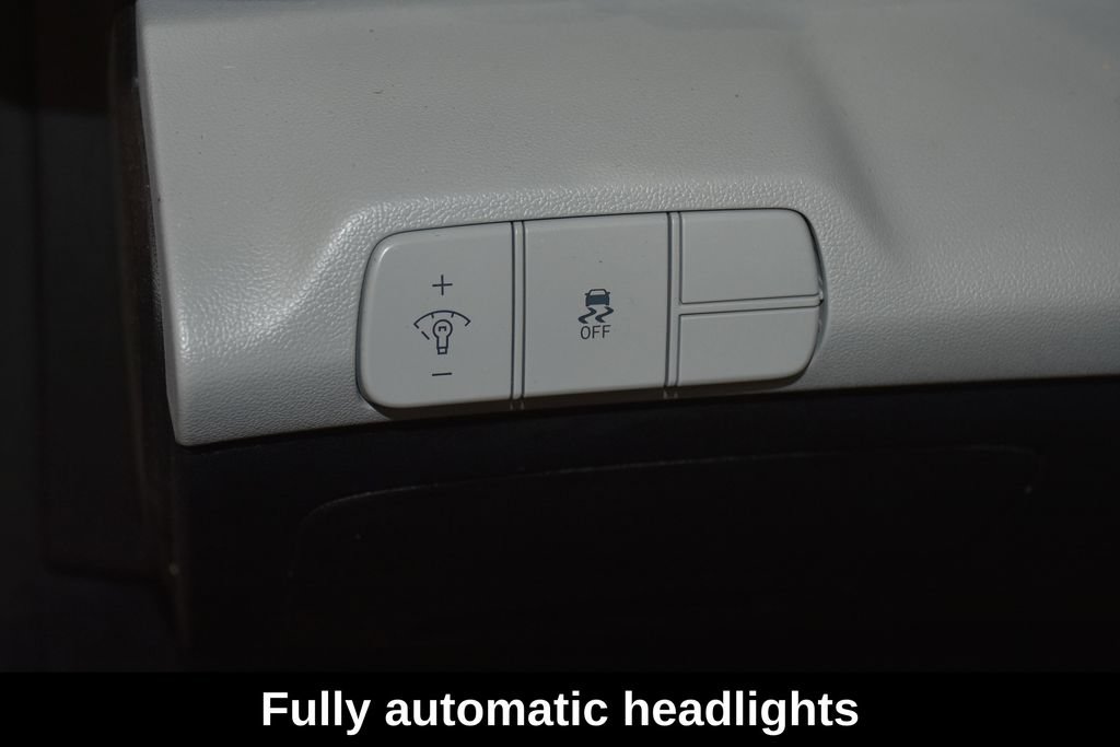 Used 2025 Hyundai Elantra Limited FWD image 13