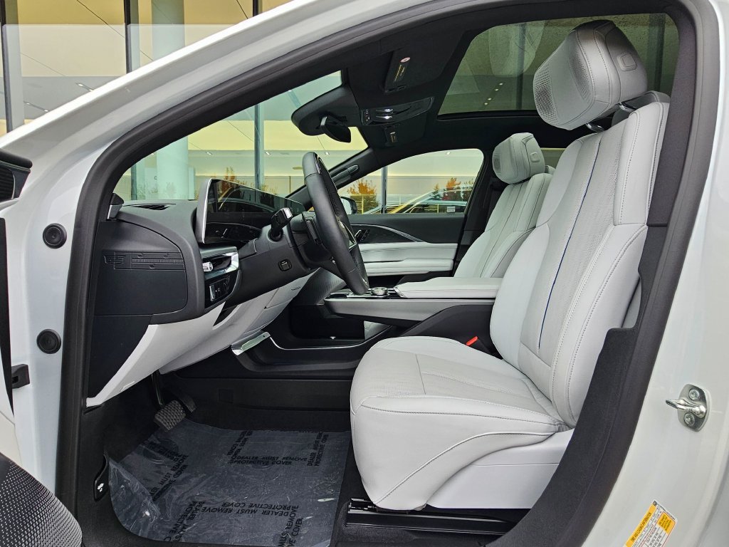 Certified 2024 Cadillac Lyriq Luxury AWD/4WD image 17