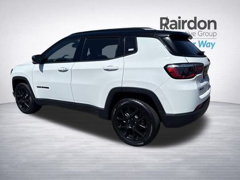 Used 2023 Jeep Compass Latitude AWD/4WD image 5