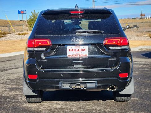 Used 2017 Jeep Grand Cherokee Altitude image 4