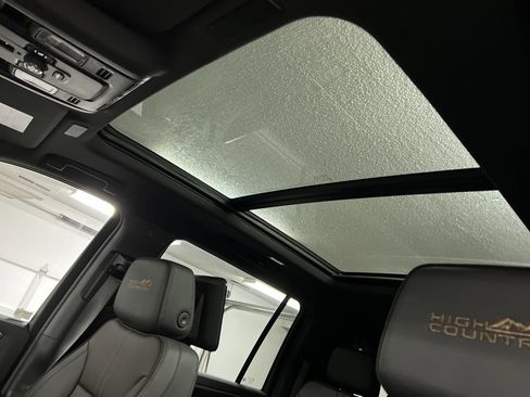 New 2025 Chevrolet Suburban High Country AWD/4WD image 55