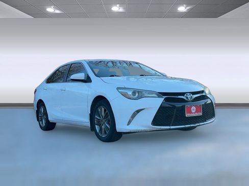 Used 2017 Toyota Camry SE image 7