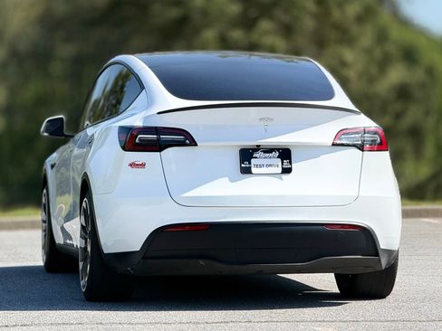 Used 2022 Tesla Model Y Performance AWD/4WD image 5