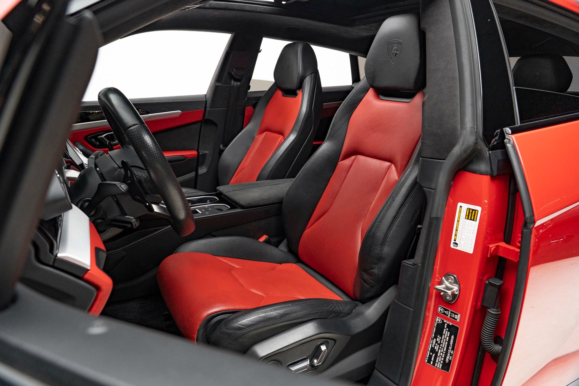 Used 2020 Lamborghini Urus AWD/4WD image 3