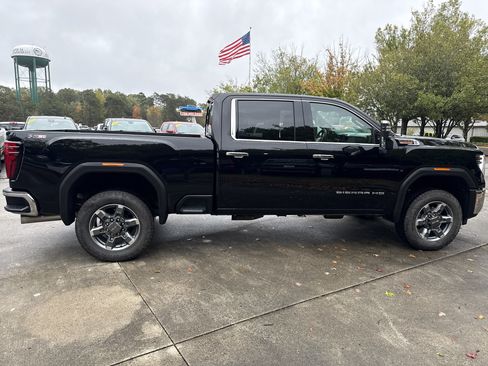 Used 2025 GMC Sierra 2500 SLT image 8