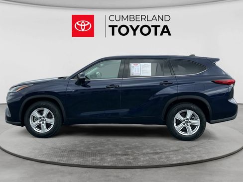 Used 2022 Toyota Highlander L FWD image 2