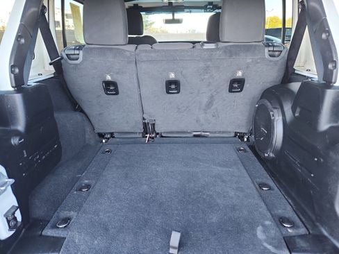 Used 2020 Jeep Wrangler Unlimited Sahara image 35