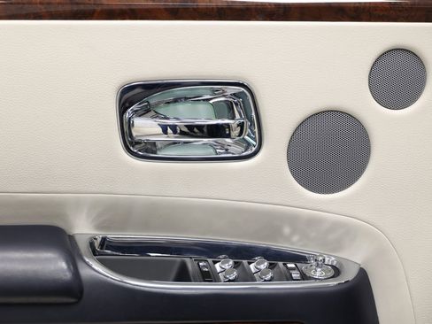 Used 2015 Rolls-Royce Ghost RWD image 11