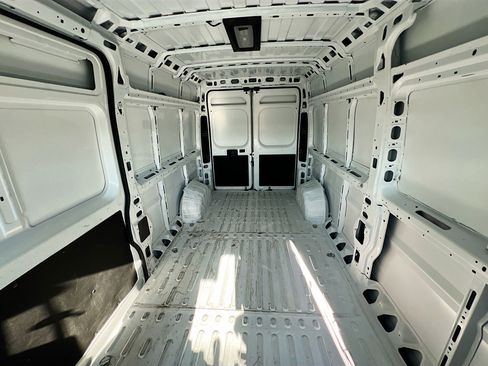 Used 2025 RAM ProMaster 2500 w/ Convenience Group FWD image 30