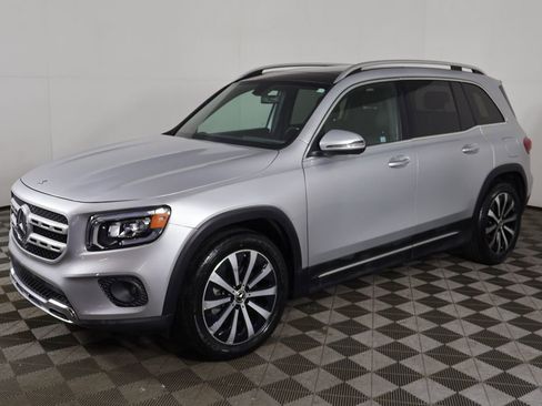 Used 2021 Mercedes-Benz GLB 250 4MATIC w/ Premium Package image 7