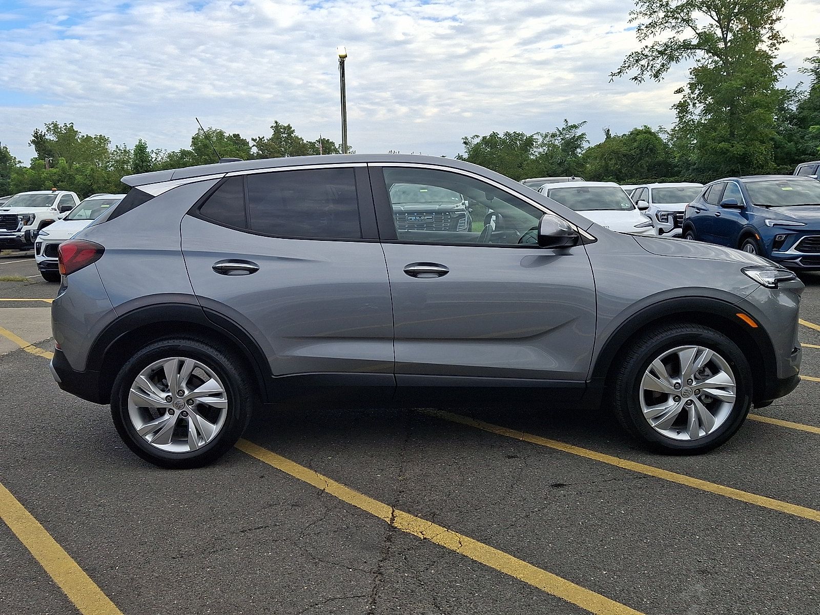 Used 2024 Buick Encore GX Preferred FWD image 7
