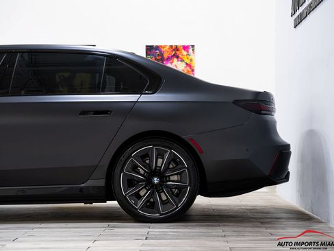 Used 2023 BMW i7 xDrive60 w/ Executive Package 2 AWD/4WD image 15