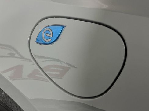 Used 2022 Chrysler Pacifica Touring-L w/ Uconnect Theater Family Group FWD image 12