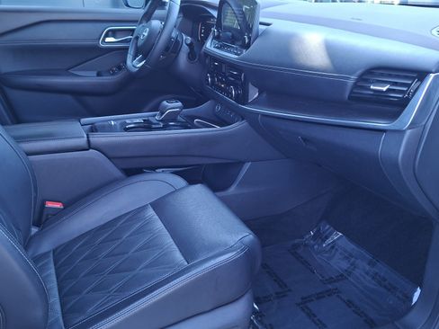 Certified 2023 Nissan Rogue Platinum w/ Platinum Premium Package FWD image 23