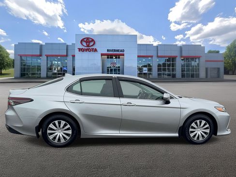 Used 2024 Toyota Camry LE FWD image 4