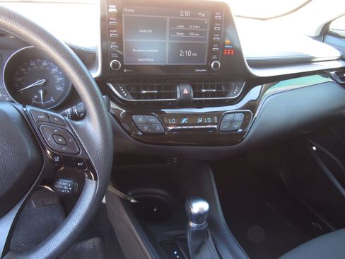 Used 2021 Toyota C-HR LE FWD image 17