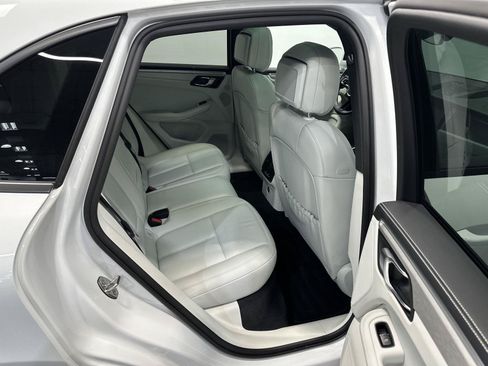 Certified 2023 Porsche Macan AWD/4WD image 40