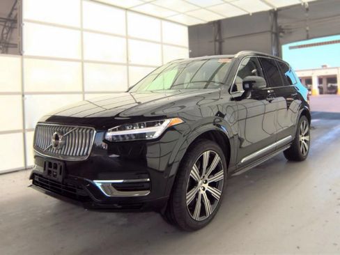 Used 2024 Volvo XC90 T8 Ultimate w/ Lounge Package AWD/4WD image 2